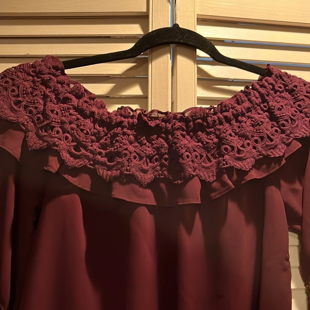 White House Black Market‎ wine maroon long sleeve ruffle top women’s size S - Picture 12 of 12